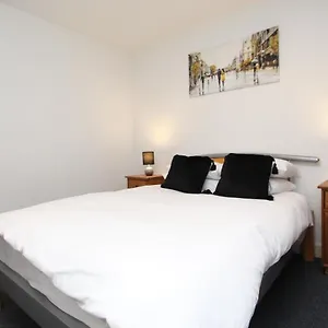 https://cozy-and-spacious-1-double-bedroom-apartment-located-by.cambridgehotelsuk.com