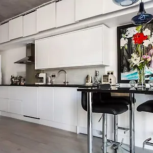 Apartment Canal-side In Shoreditch, London
